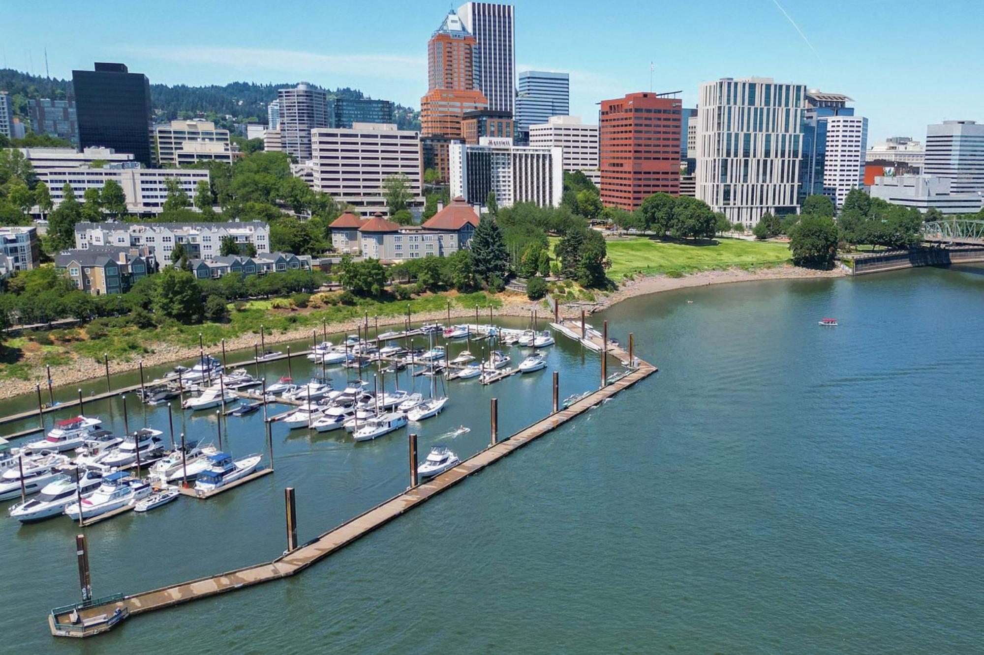 Отель Portland Marriott Downtown Waterfront Экстерьер фото